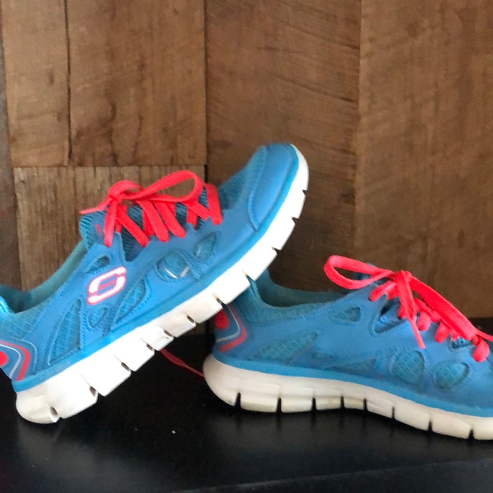 Sketcher tennis shoes